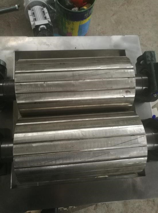 Вальцовая мельница для арахиса GJ3-350